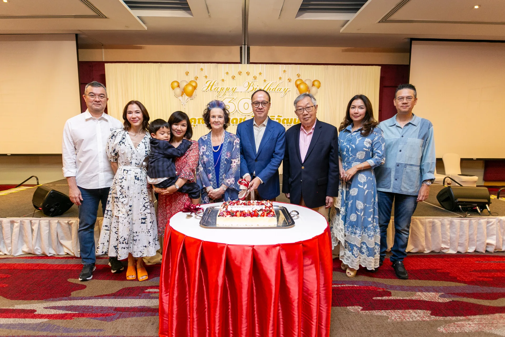 สุทธิเกียรติ จิราธิวัฒน์  จัดงานเลี้ยงสังสรรวันคล้ายวันเกิด “ธีระเดช จิราธิวัฒน์” 