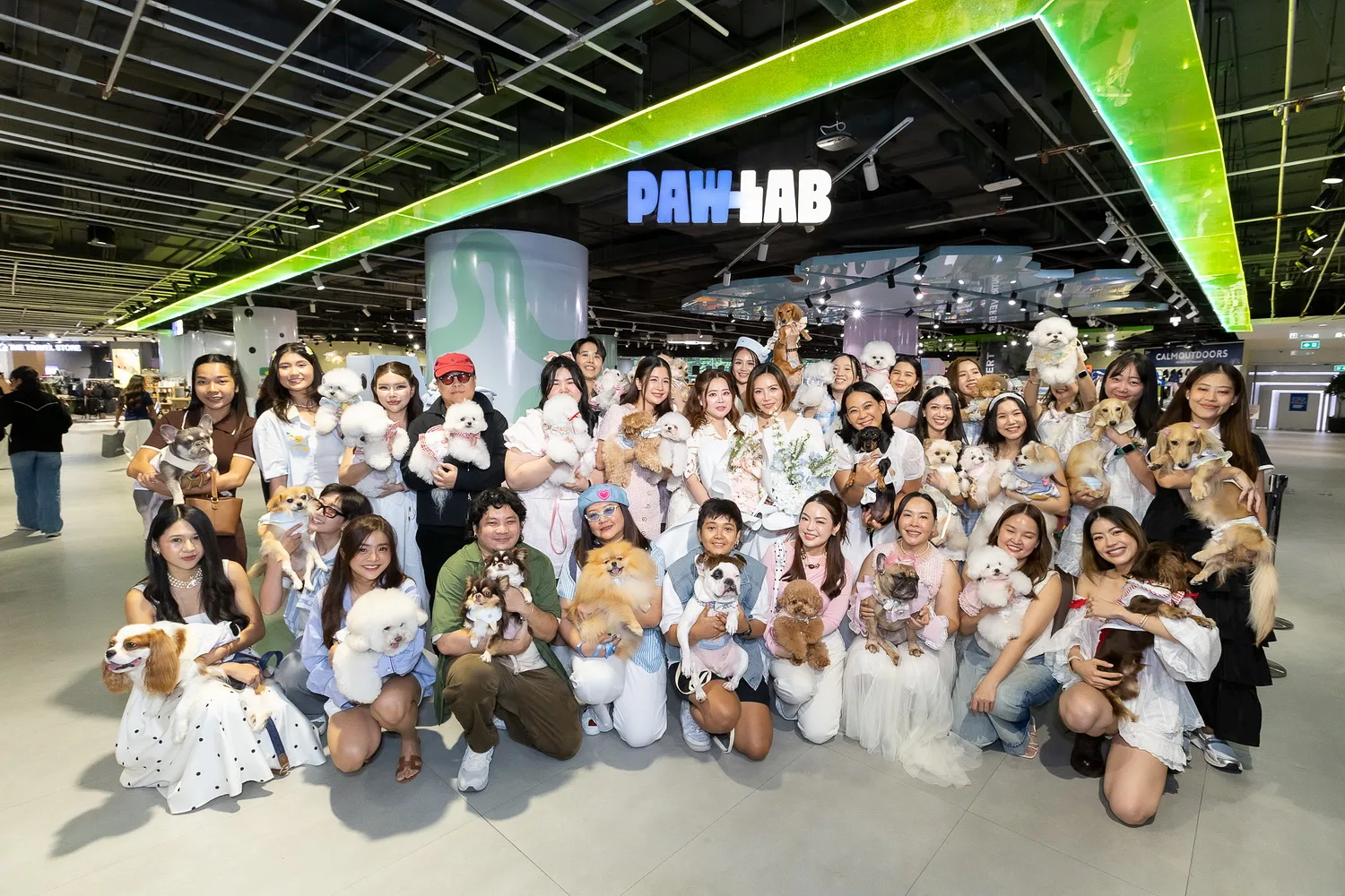 สยามดิสคัฟเวอรี่ เปลี่ยน PAW LAB สู่รันเวย์ครั้งแรก ชวนเหล่าเพื่อนสี่ขาและเจ้าของมาแสดงตัวตนผ่านแฟชั่นและ Pet Lifestyle