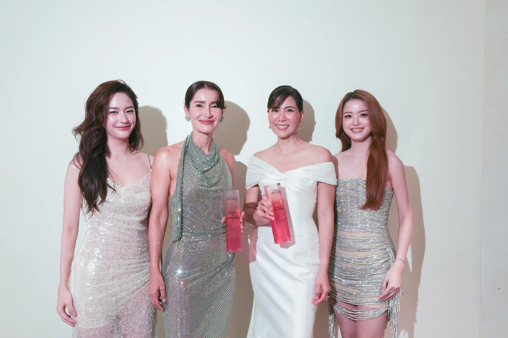 “หนุ่ม กรรชัย” ควงคู่ “แอน - เชอรี่” คว้ารางวัลใหญ่งาน Praew Awards 2026 ด้าน “แทน-หยู่ยู้” ออร่าพุ่งสะกดทุกสายตา