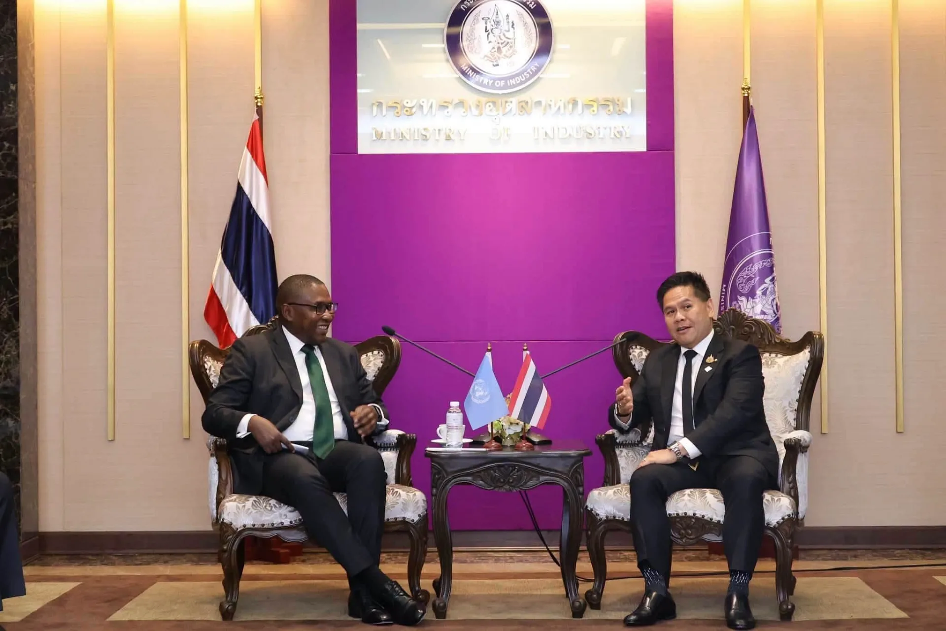 รัฐมนตรีว่าการกระทรวงอุตสาหกรรม หารือที่ปรึกษา UN เร่งเปลี่ยนผ่านอุตสาหกรรมไทยสู่เศรษฐกิจสีเขียว มุ่งลดคาร์บอนรับมือสภาพภูมิอากาศเปลี่ยนแปลง